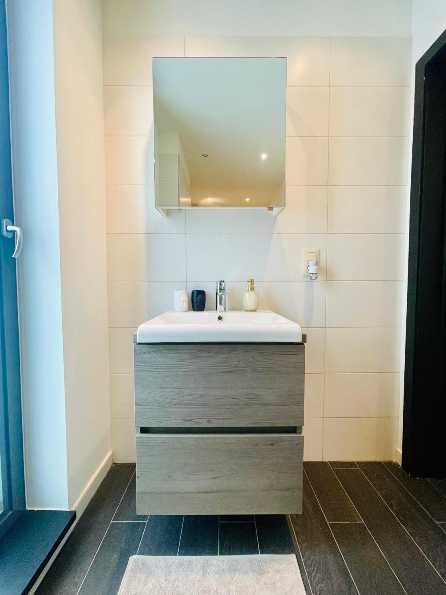Down Town Spacious Loft Retreat With Private Parking Bruxelas Exterior foto